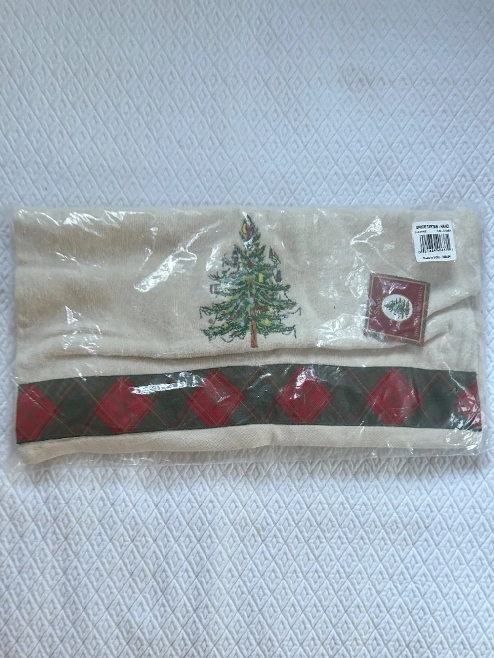Spode NEW in pkg Christmas Holiday quintessential tree tea hand towel